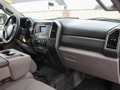 Used 2017 Ford F550 2WD Regular Cab Super Duty image 37