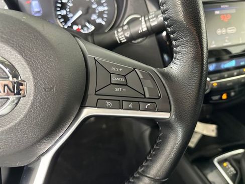 Used 2020 Nissan Rogue SV image 16