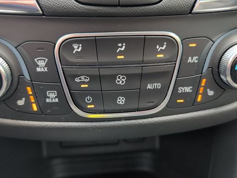 Used 2024 Chevrolet Equinox LT FWD image 16
