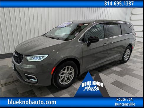 Used 2025 Chrysler Pacifica Select image 1