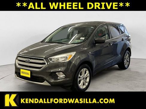 Used 2017 Ford Escape SE image 1