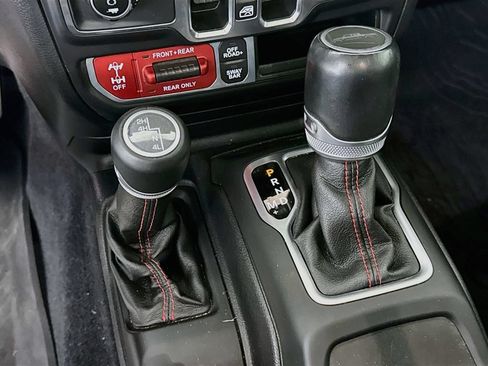 Used 2021 Jeep Gladiator Rubicon AWD/4WD image 19