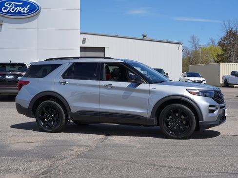 Used 2024 Ford Explorer ST-Line w/ Class IV Trailer Tow Package AWD/4WD image 2