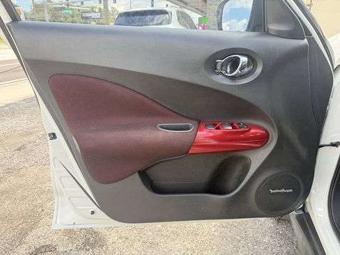 Used 2015 Nissan Juke SL FWD image 11