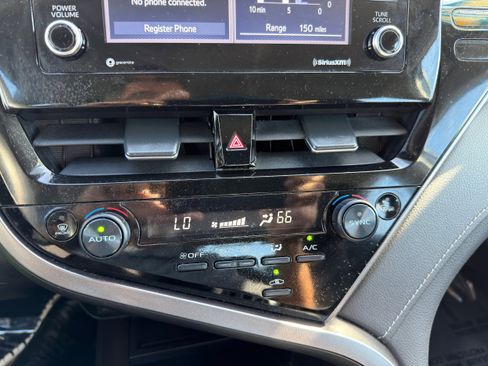 Used 2024 Toyota Camry SE image 28