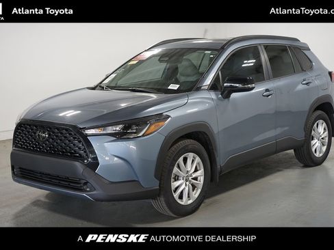 Used 2025 Toyota Corolla Cross LE image 1