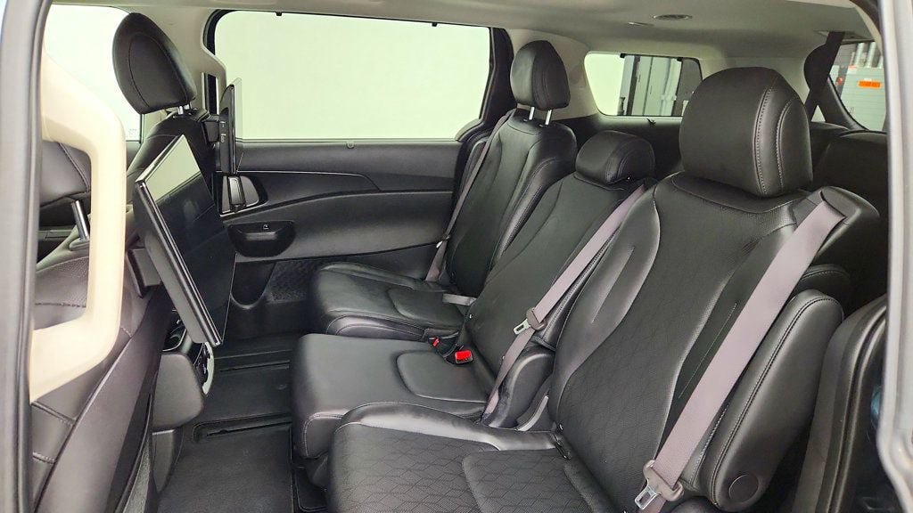 Used 2025 Kia Carnival SX FWD image 22