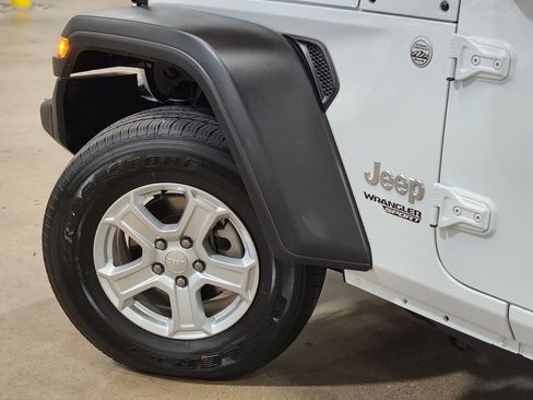 Used 2021 Jeep Wrangler Sport S image 23