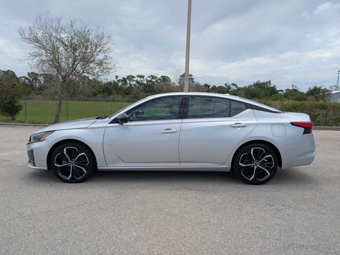 Used 2023 Nissan Altima 2.5 SR FWD image 8