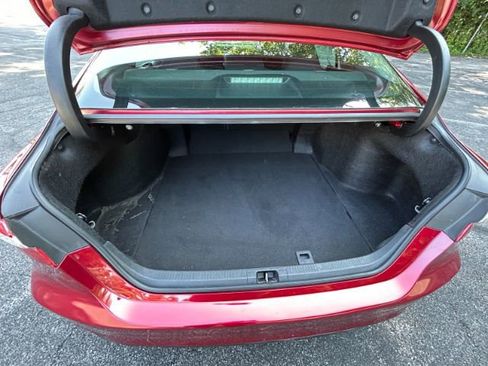 Used 2019 Toyota Camry LE image 15