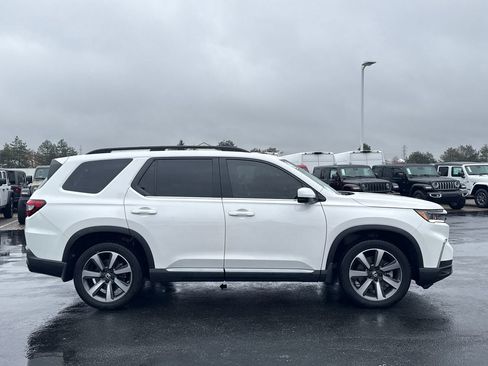 Used 2023 Honda Pilot Elite image 2