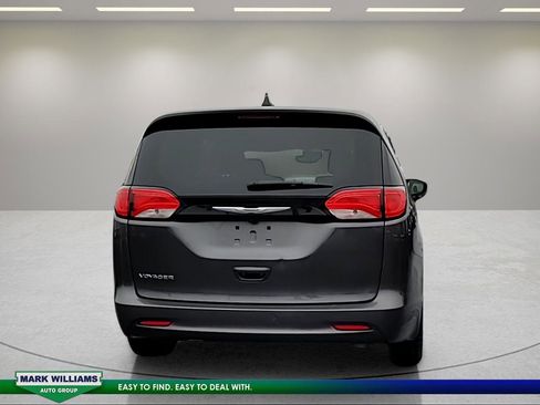 Used 2023 Chrysler Voyager LX image 7