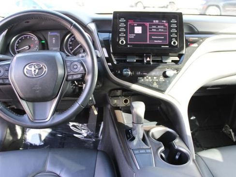 Used 2024 Toyota Camry SE image 11