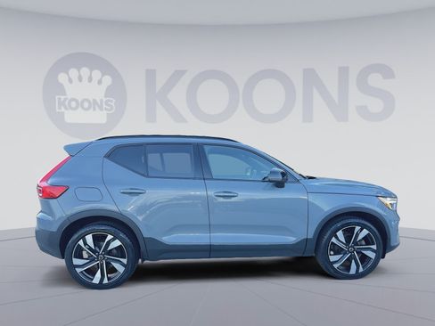 Used 2023 Volvo XC40 B5 Plus w/ Climate Package AWD/4WD image 8