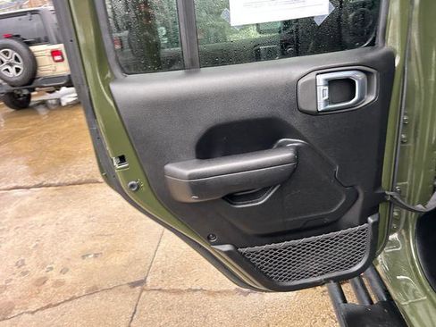 Used 2021 Jeep Gladiator Willys image 9