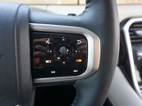 Used 2025 Nissan Armada Platinum RWD image 9
