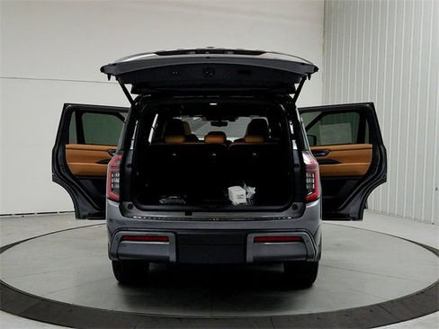 New 2025 Nissan Armada Platinum Reserve image 14