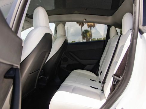 Used 2022 Tesla Model Y Performance AWD/4WD image 24