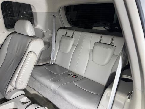 Used 2010 Toyota Highlander SE image 13