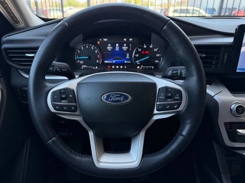 Used 2023 Ford Explorer XLT AWD/4WD image 11