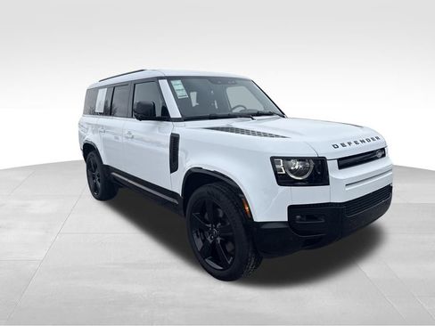 New 2025 Land Rover Defender 130 X-Dynamic SE image 5