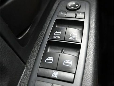 Used 2017 RAM 1500 Express image 19