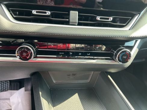 New 2026 Chevrolet Equinox LT image 24