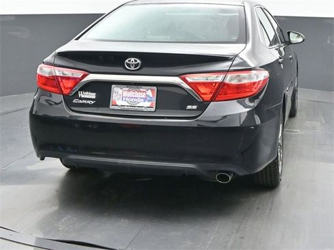 Used 2015 Toyota Camry SE image 5