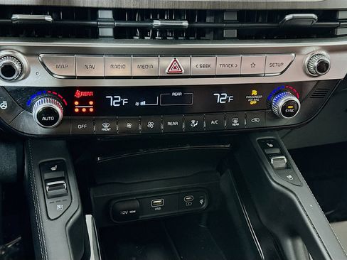 Used 2023 Kia Telluride EX w/ EX Captain's Chair Package image 16