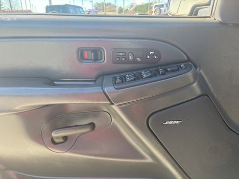 Used 2003 Chevrolet Avalanche 4x4 w/ Suspension Package, Off-Road image 13