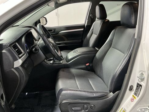 Used 2018 Toyota Highlander Plus image 21
