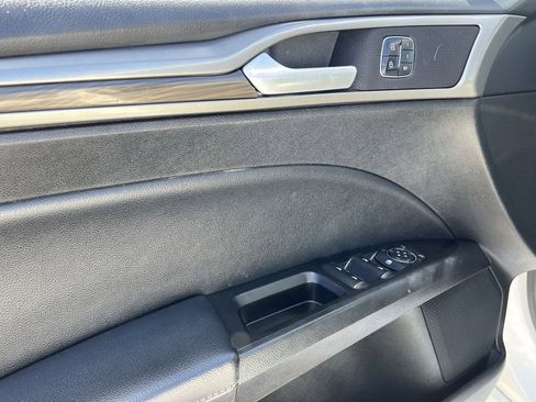 Certified 2017 Ford Fusion SE FWD image 23