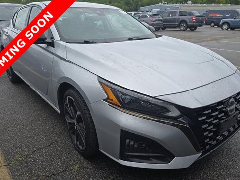 Used 2023 Nissan Altima 2.5 SR AWD/4WD image 3