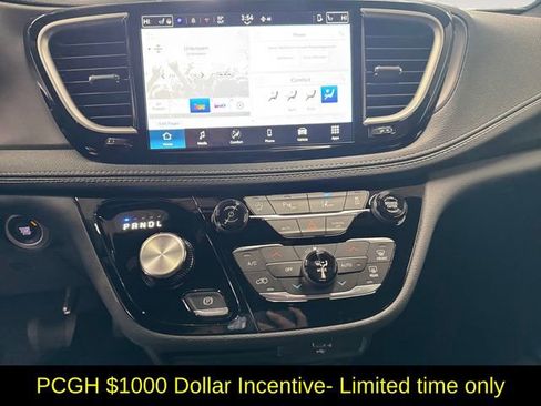 New 2026 Chrysler Pacifica Select image 5