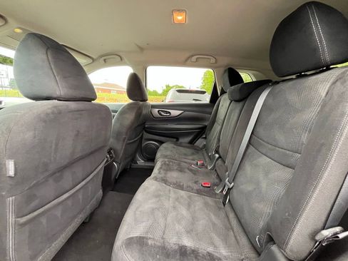 Used 2016 Nissan Rogue S w/ Appearance Package FWD image 18
