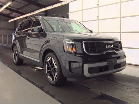 Used 2025 Kia Telluride S image 1
