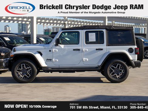 Used 2025 Jeep Wrangler Sahara image 8
