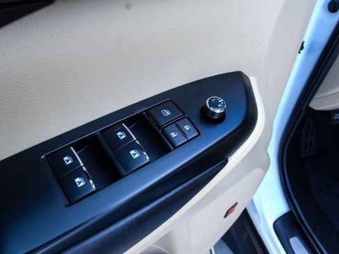 Used 2019 Toyota Highlander Limited image 13