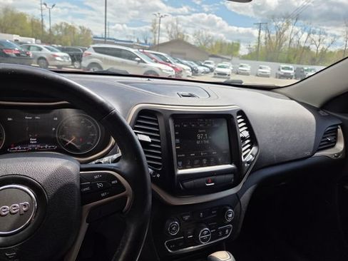 Used 2014 Jeep Cherokee Limited FWD image 17