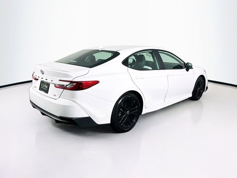 Used 2025 Toyota Camry SE image 9