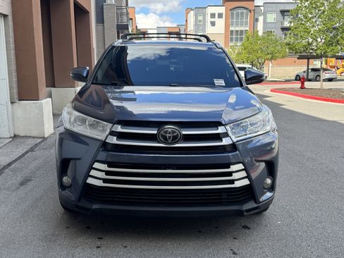 Used 2018 Toyota Highlander XLE AWD/4WD image 9