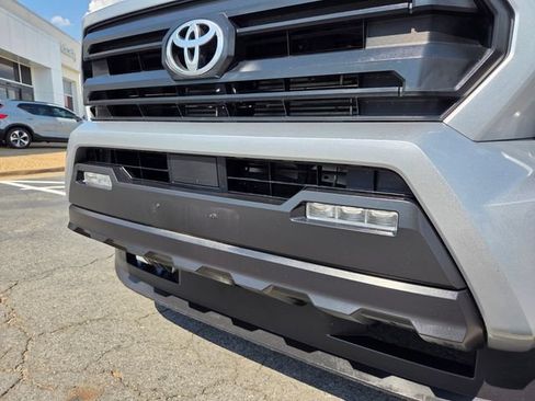 Used 2025 Toyota Tacoma SR5 AWD/4WD image 26