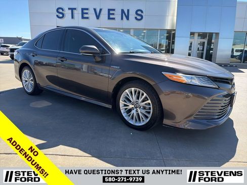 Used 2020 Toyota Camry XLE w/ Four Season Floor Mat Package image 2