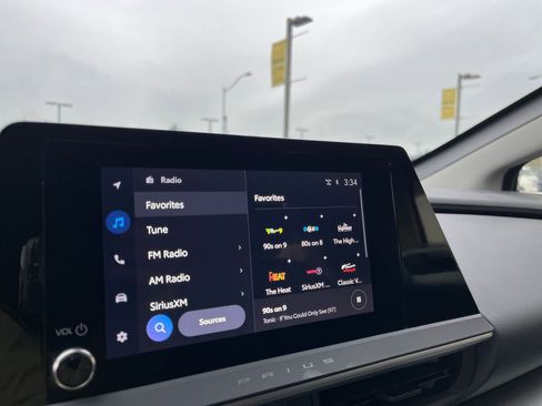 Used 2025 Toyota Prius LE image 21