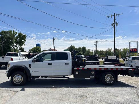 Used 2018 Ford F550 4x4 Crew Cab Super Duty w/ Power Equipment Group image 9
