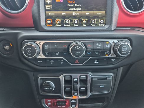 Used 2022 Jeep Gladiator Rubicon w/ Cold Weather Group image 30