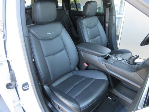 Used 2023 Cadillac XT6 Luxury image 29