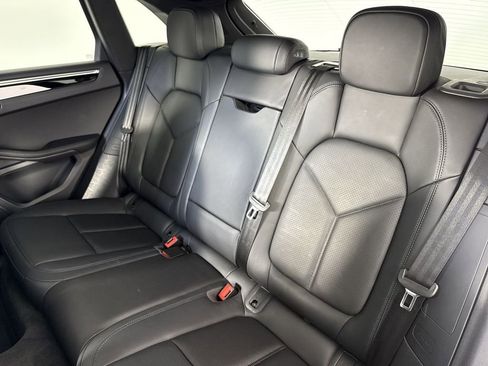 Certified 2023 Porsche Macan AWD/4WD image 21