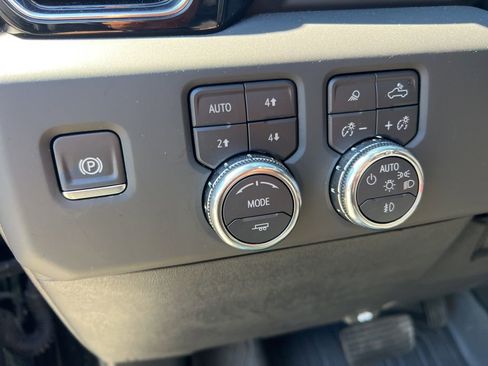 Used 2025 GMC Sierra 2500 Denali w/ Denali Reserve Package AWD/4WD image 18