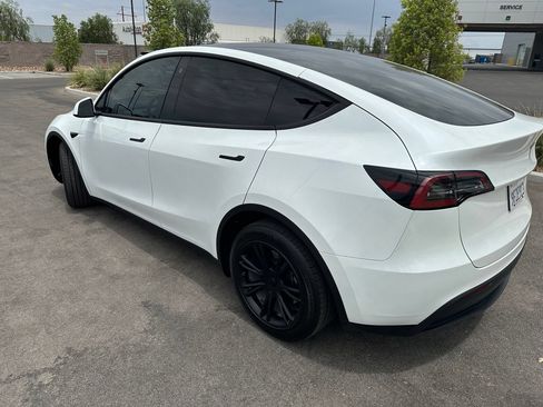 Used 2023 Tesla Model Y Long Range AWD/4WD image 11